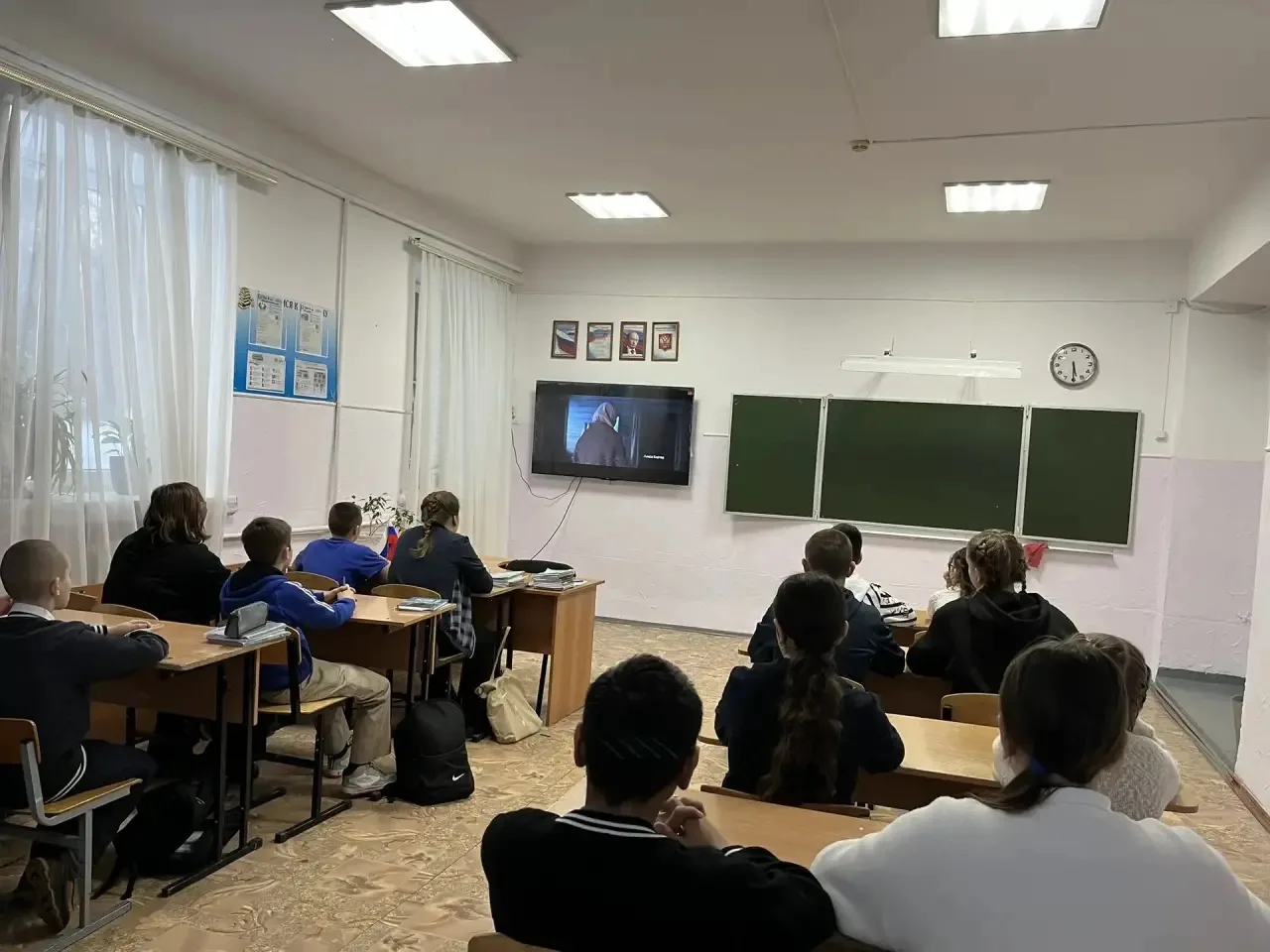В  рамках поручения Крымской межрайонной прокуратуры на классных часах наши ученики (11...
