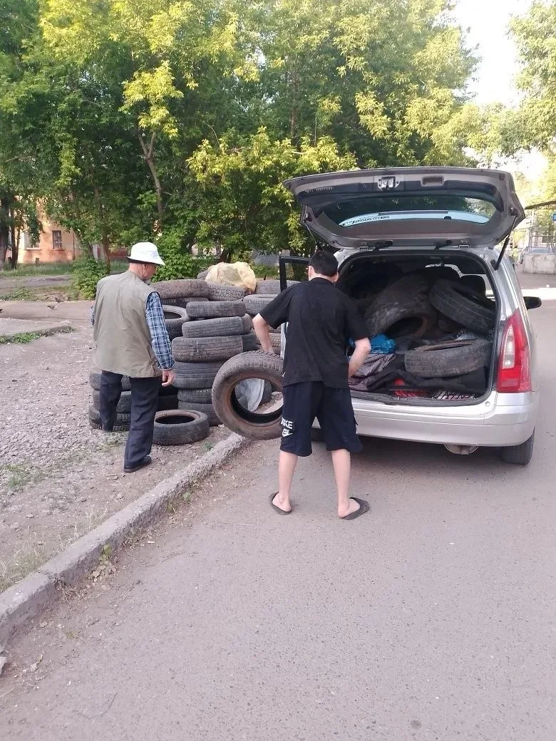 Ну как не стыдно!

На днях в наши соцсети жители района прислали вот такие фотографии и видео.

Здес