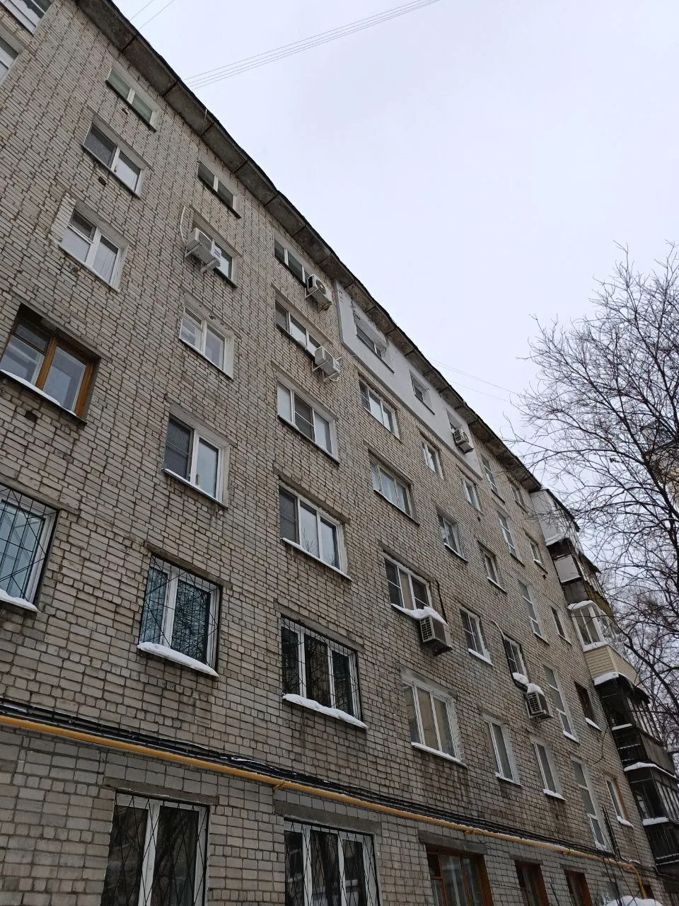 Домоуправляющая компания Советского района на постоянной основе выполняет работы по очистке крыш от 