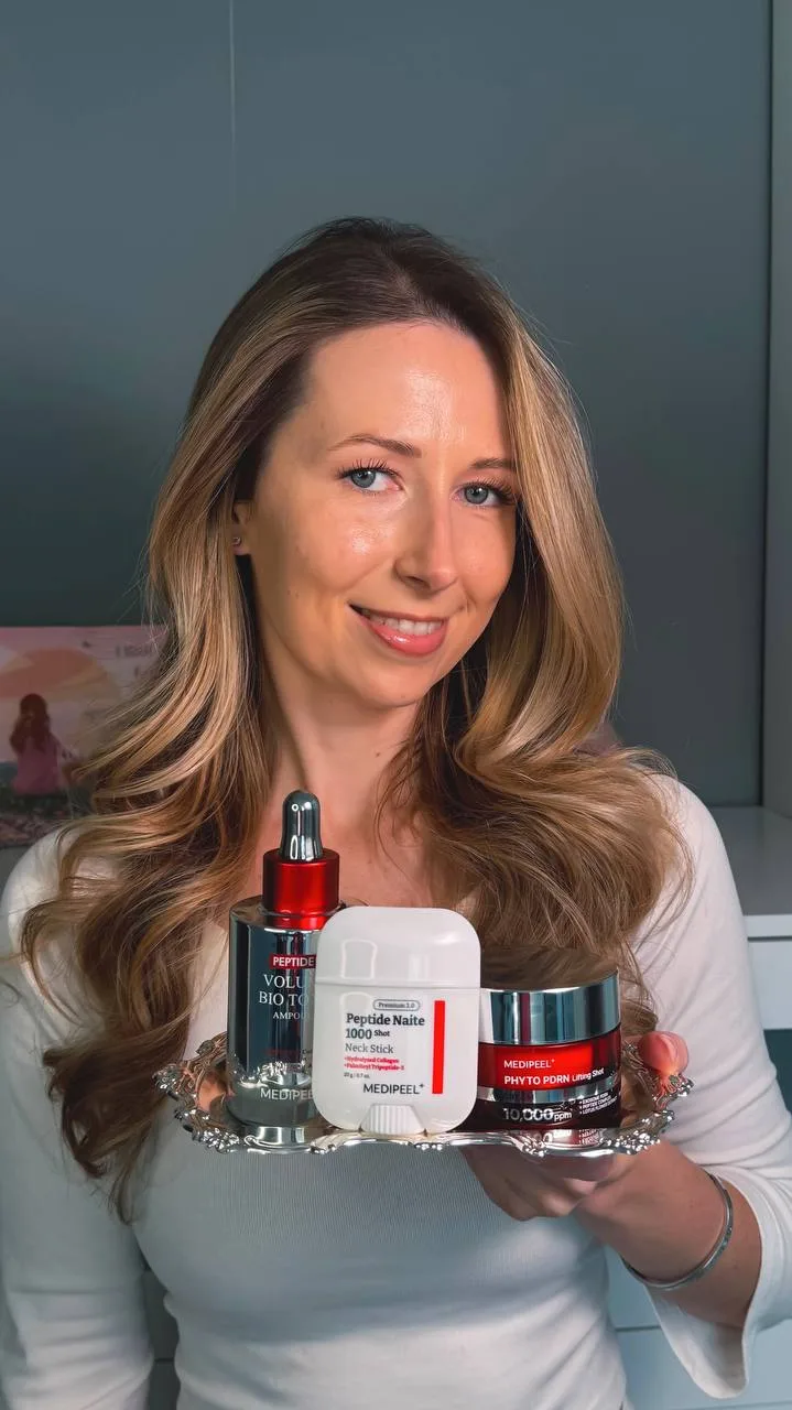Раскрываем секреты anti-age ухода🌸  Эта линейка с пептидами от MEDIPEEL подтягивает и разглаживает к