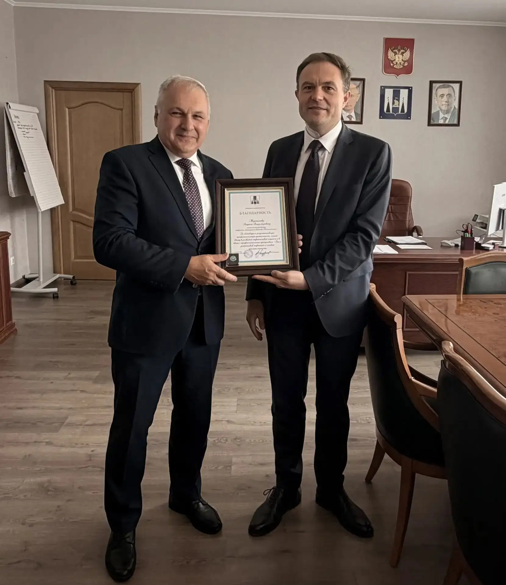Министр энергетики Сахалинской области Дмитрий Николаевич Куварин вручил Благодарность ...