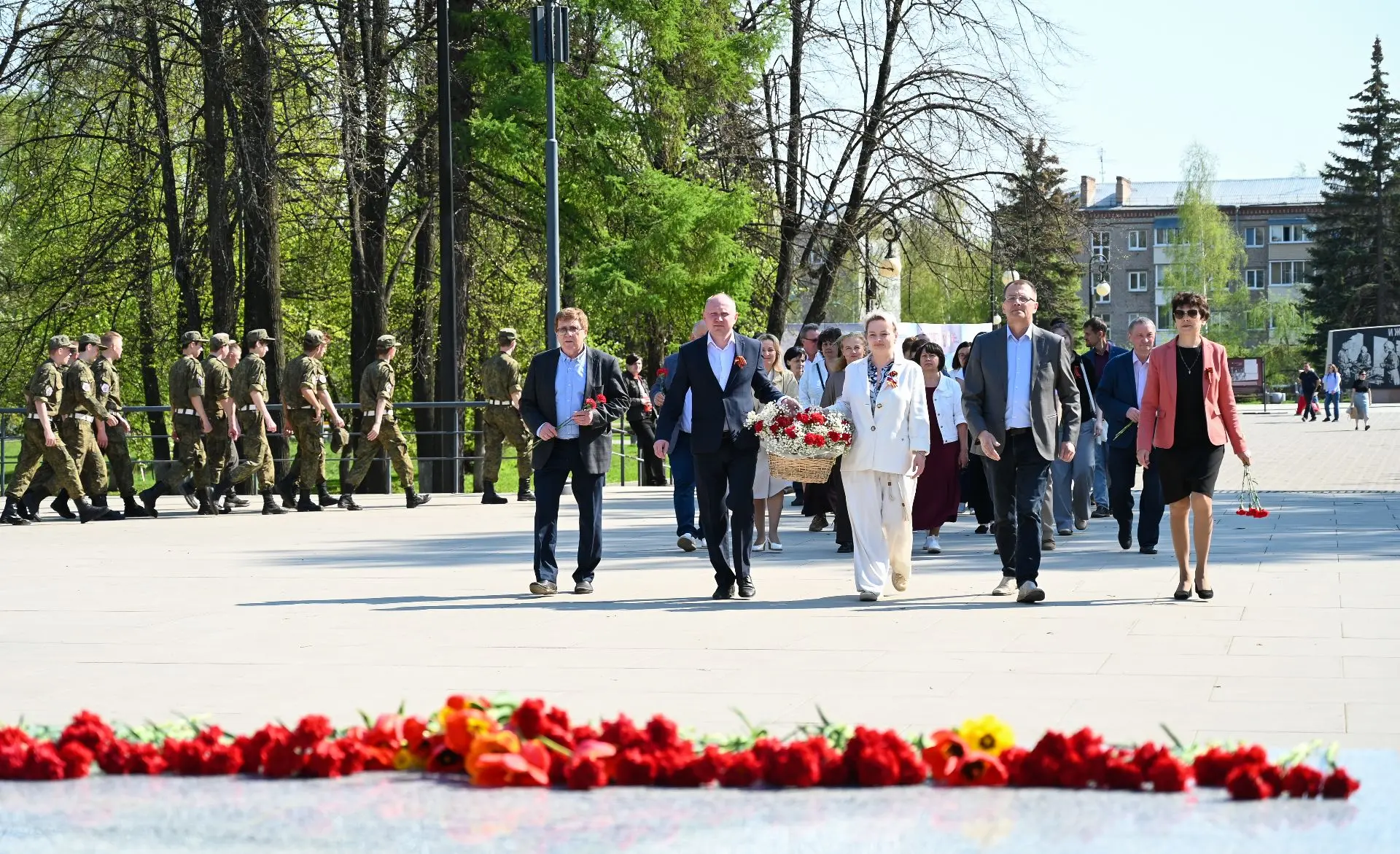 УдГУ почтил подвиг героев  В преддверии великого праздника Победы преподаватели и сотрудники Удмуртс