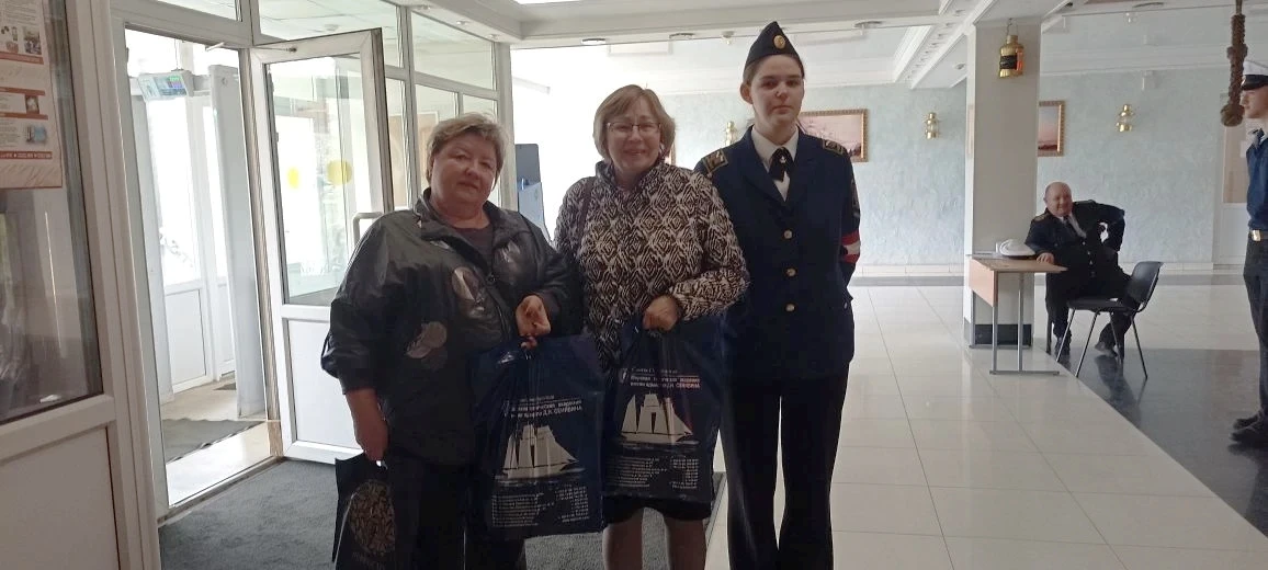 🎖️ Курсанты Морской технической академии имени адмирала Д.Н. Сенявина по доброй традиции поздравили 