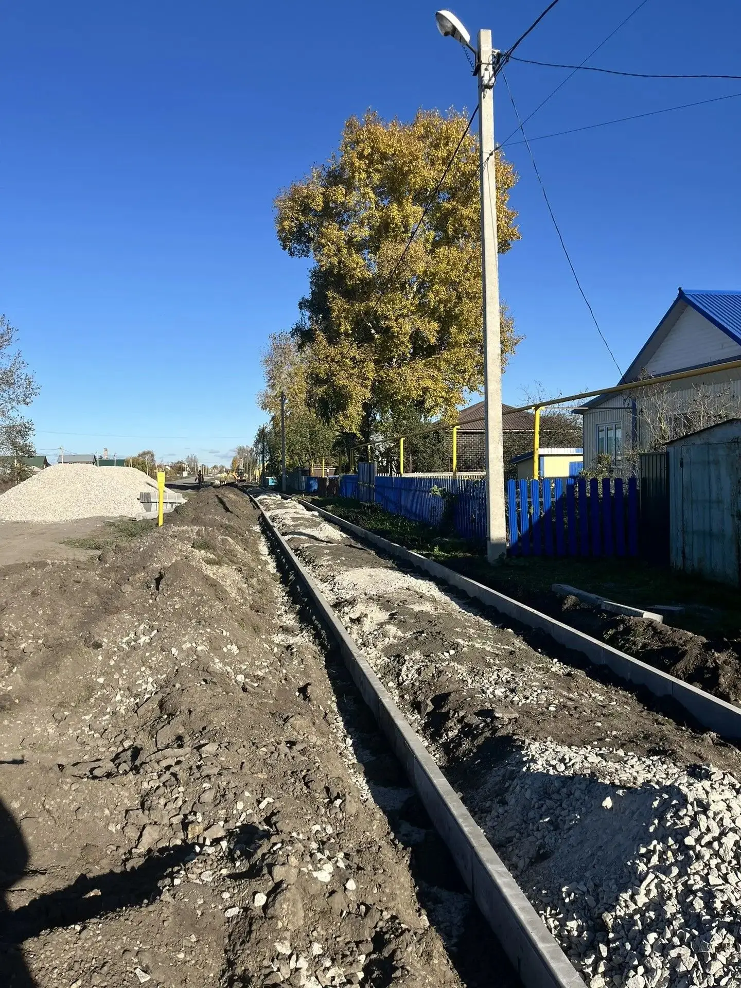 🚧 Продолжается обустройство тротуара по улице Советская!