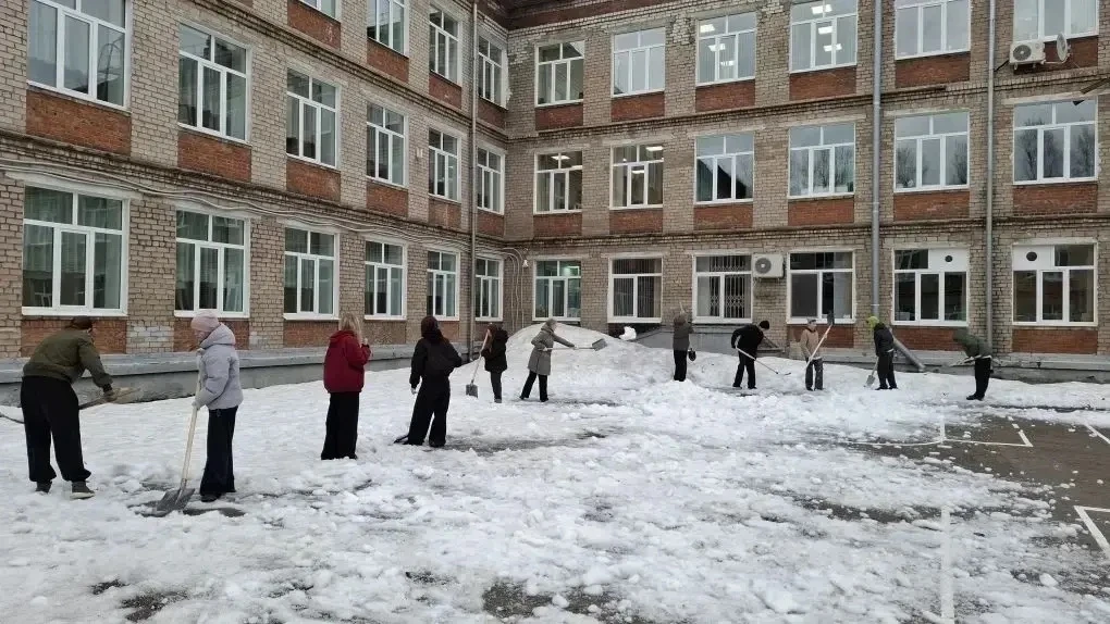 🌳 Сегодня ученики нашей школы приняли активное участие в субботнике! Ребята дружно навели порядок на