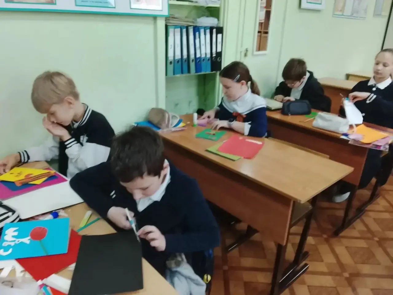 Помним и чтим: 4 «В» класс готовится ко Дню Победы! 🎖️  🎗️В преддверии великого праздника — Дня Побе