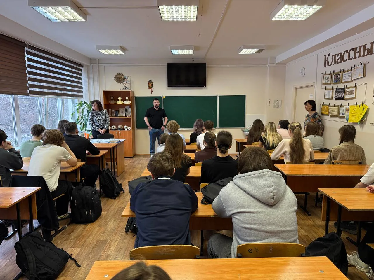 В гостях — свой герой 🤝13 апреля у нас было необычное занятие. Перед 10-ми классами выступил Алексан