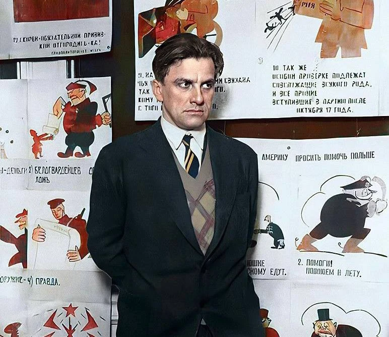 «Милый и родной Детик.

Я живу совсем как потерпевший кораблекрушение Робинзон: спасаюсь на обломке 