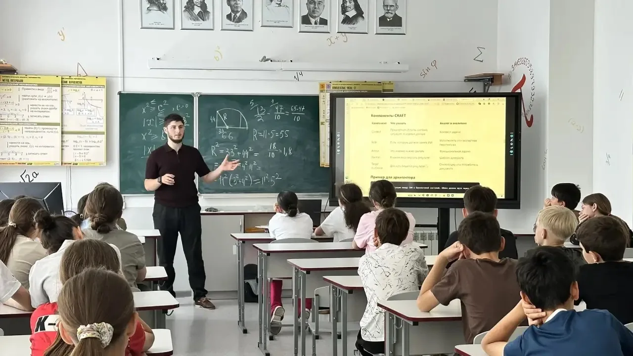 В КЧРГБУ «Центр «Спутник» для участников летней смены состоялась познавательная лекция, посвящённая 