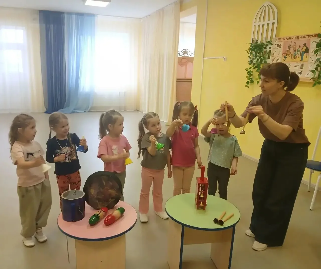 Ну а мы продолжаем знакомиться с понятием "Перкуссия" на музыкальных занятиях.🎼🎵