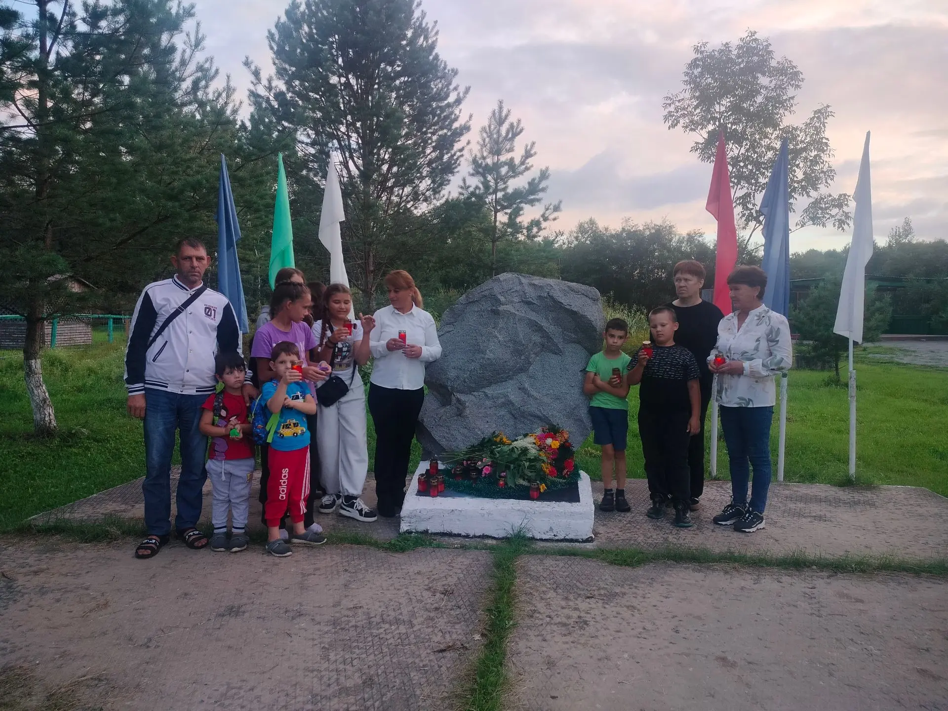 🤝 У обелиска в Кругликово 3 сентября собрались вместе и старшие, и ребята — чтобы вспо...