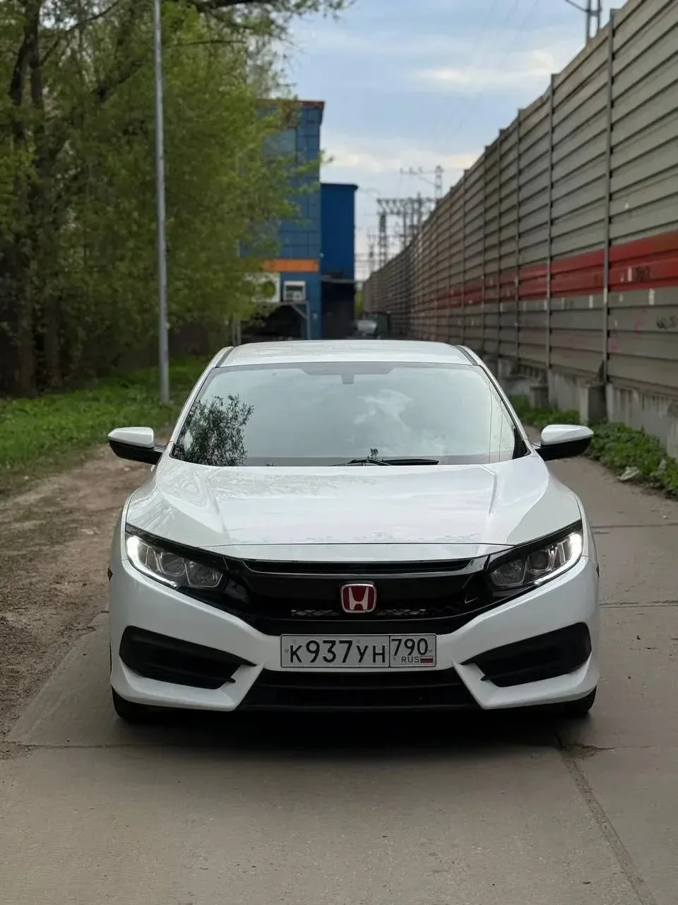 Honda Civic X  2.0 CVT 2017 год  -Без технических и юридических проблем. Три владельца за историю. П