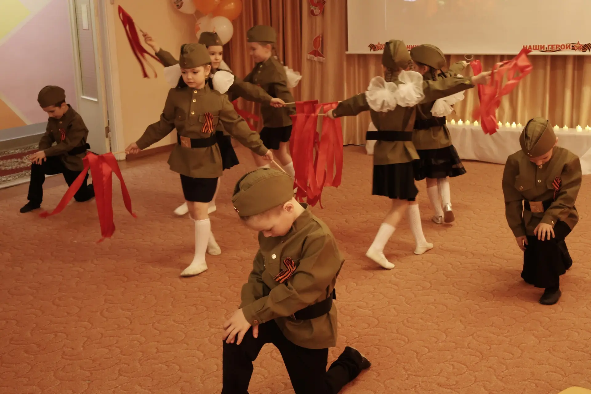 🌟 Память, которая объединяет поколения  🌿 В детском саду "Кораблик" прошел концерт для бойцов СВО, в