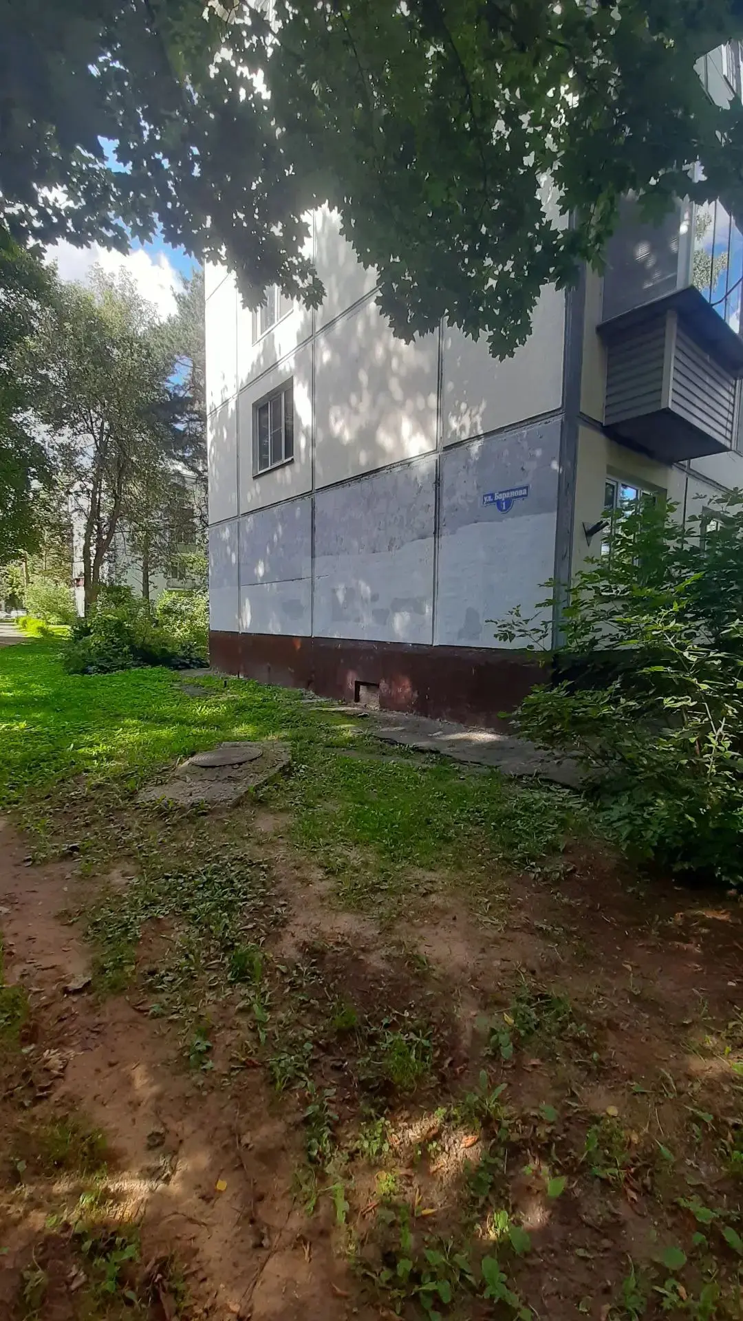 Провели работу по закрашиванию графических изображений на фасадах МКД.