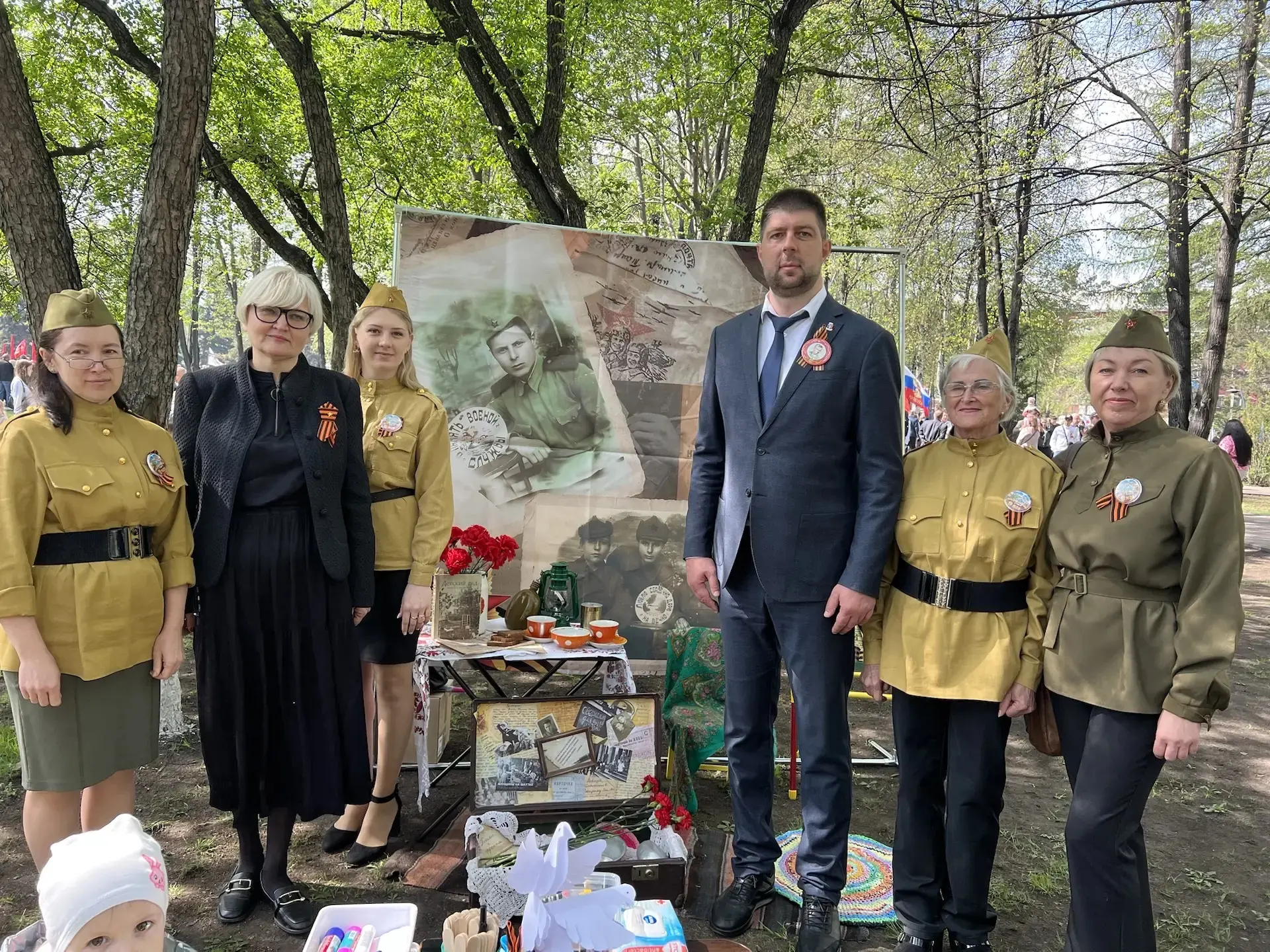 С портретом моего дедушки Василия Сергеевича Колбинëва прошла в торжественном шествии по улицам Кисе