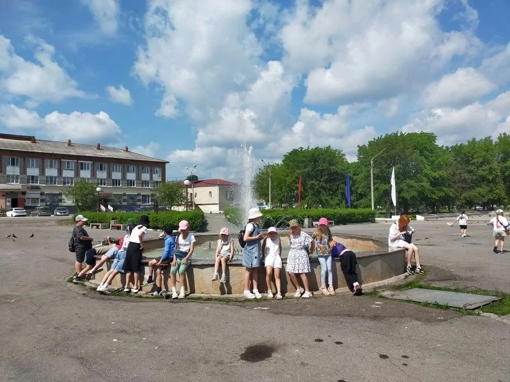 ☀️ В пришкольном лагере «Солнечное детство» школы № 6 прошёл насыщенный день, объединивший веселье, 