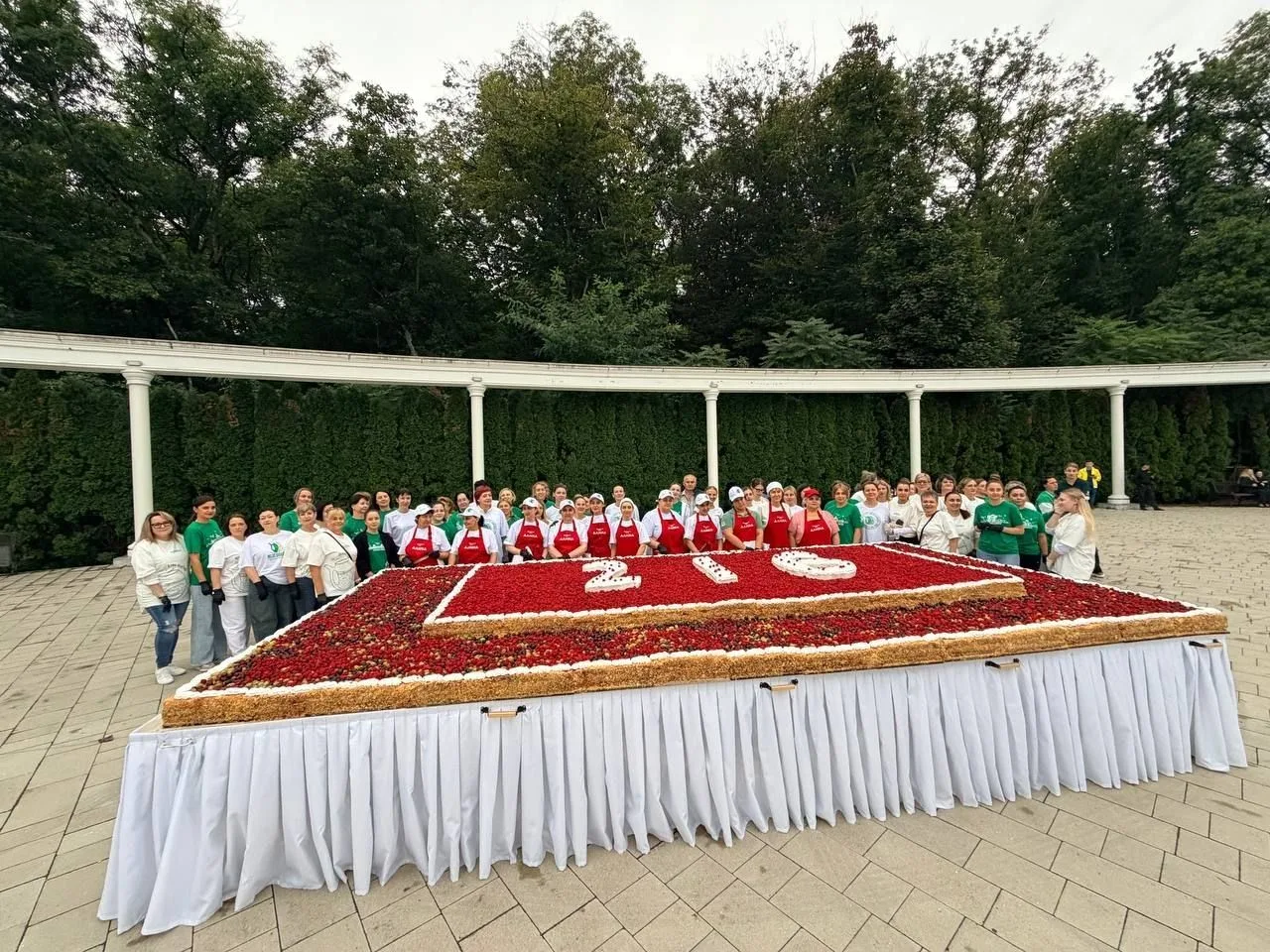 В Железноводске испекли торт весом больше трёх тонн