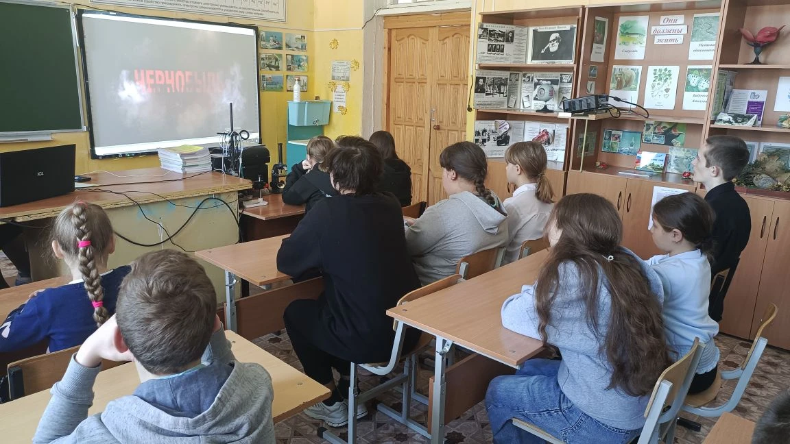 Сегодня, 26 марта, в нашей школе прошёл классный час, посвящённый 40-летней годовщине а...