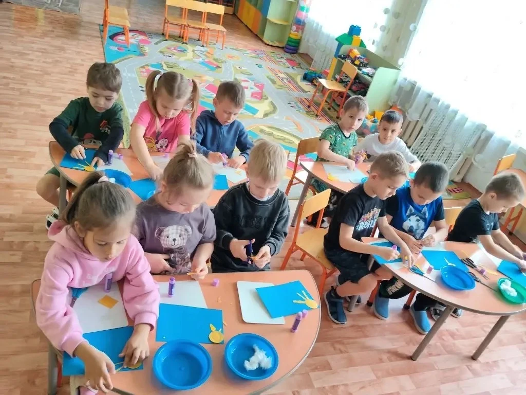 Ребята из группы  "Звездочка" провели замечательное занятие по аппликации на тему "Солн...