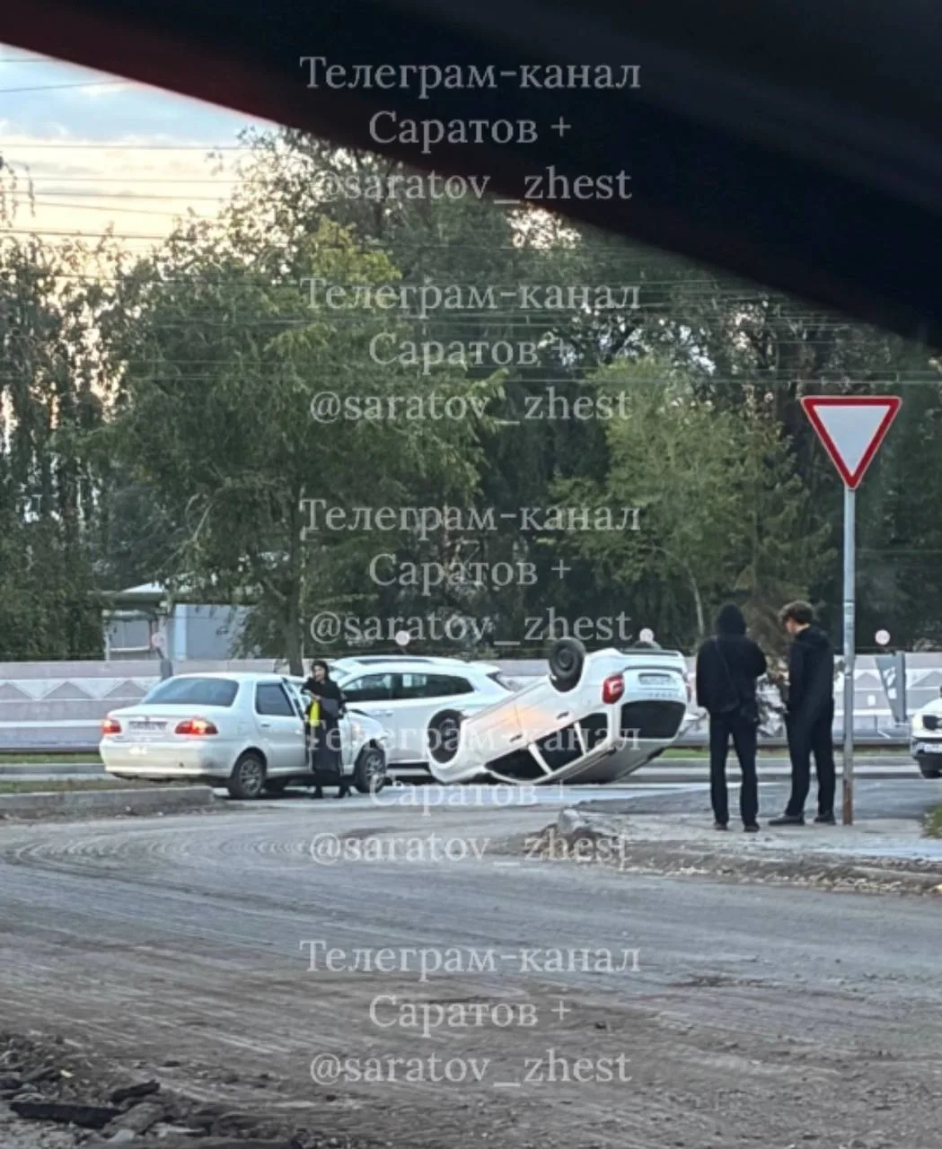 На Саперной перевернулась калина.