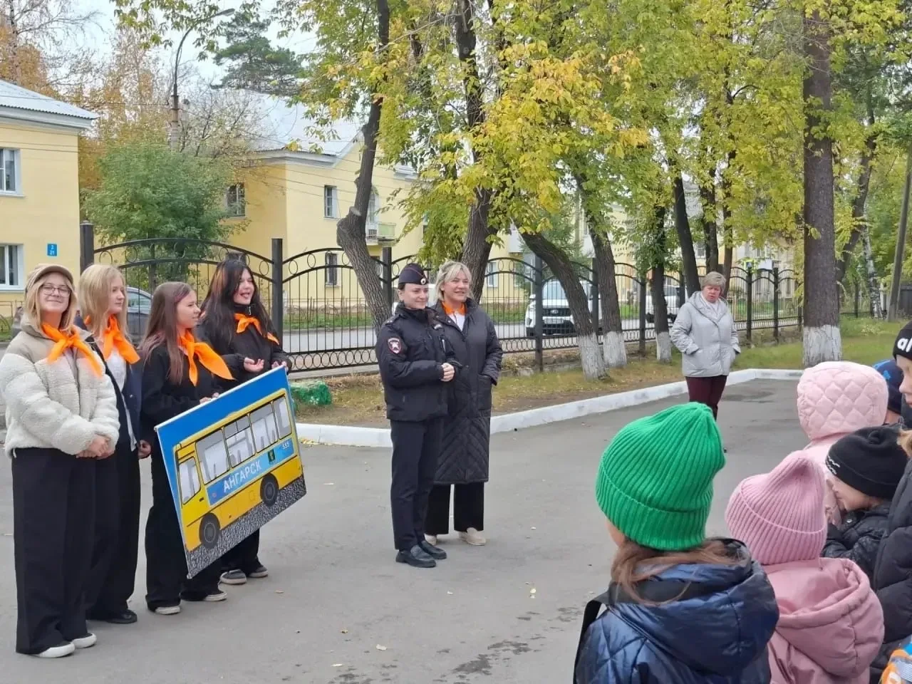 В Ангарске школьников провели по безопасным маршрутам