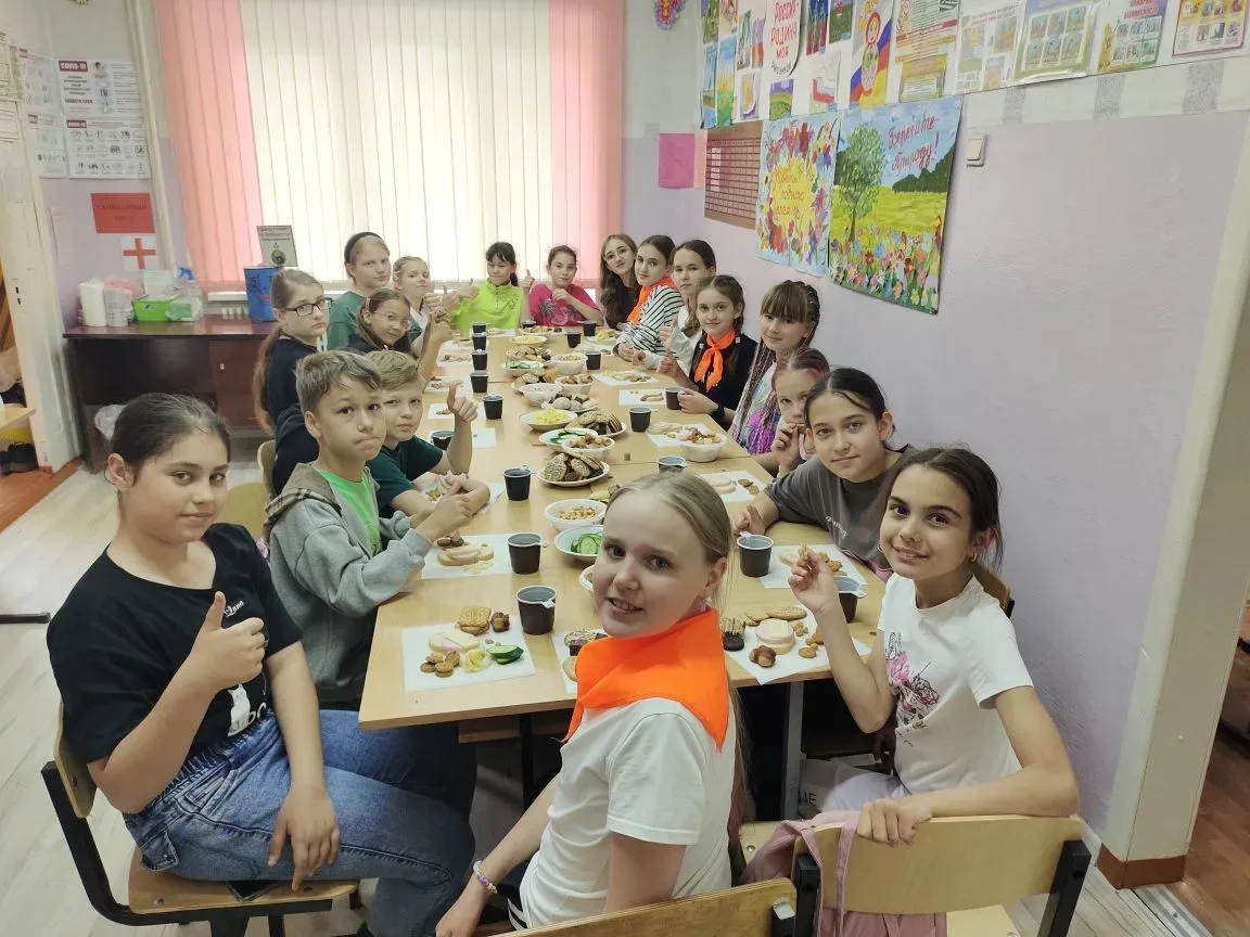Очень интересно и познавательно проходят дни в лагере дневного пребывания "Радуга" детс...