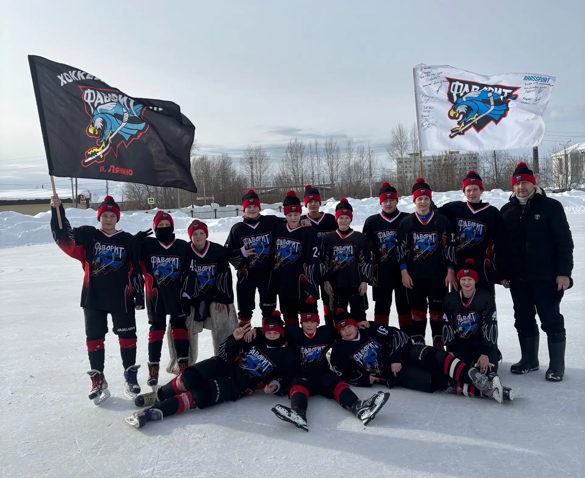 🏒Краевые соревнования по хоккею «Зимняя классика» 2025 - 2026 продолжаются🏒

В минувшее воскресень