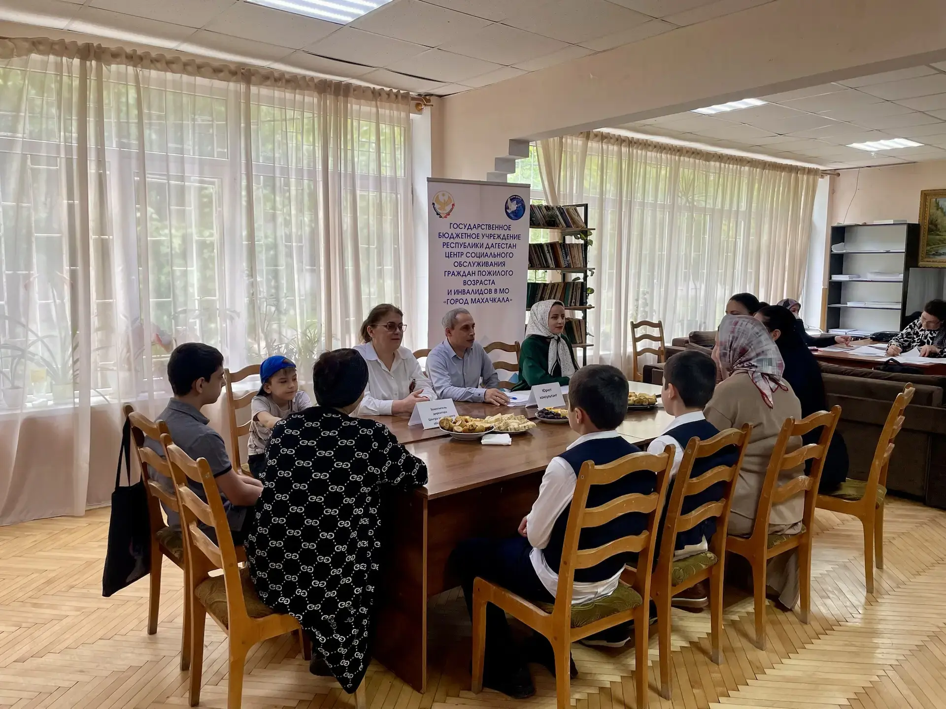 👨‍👩‍👧‍👦 В Махачкалинском центре соцобслуживания отметили Международный день семьи  15 мая специалист
