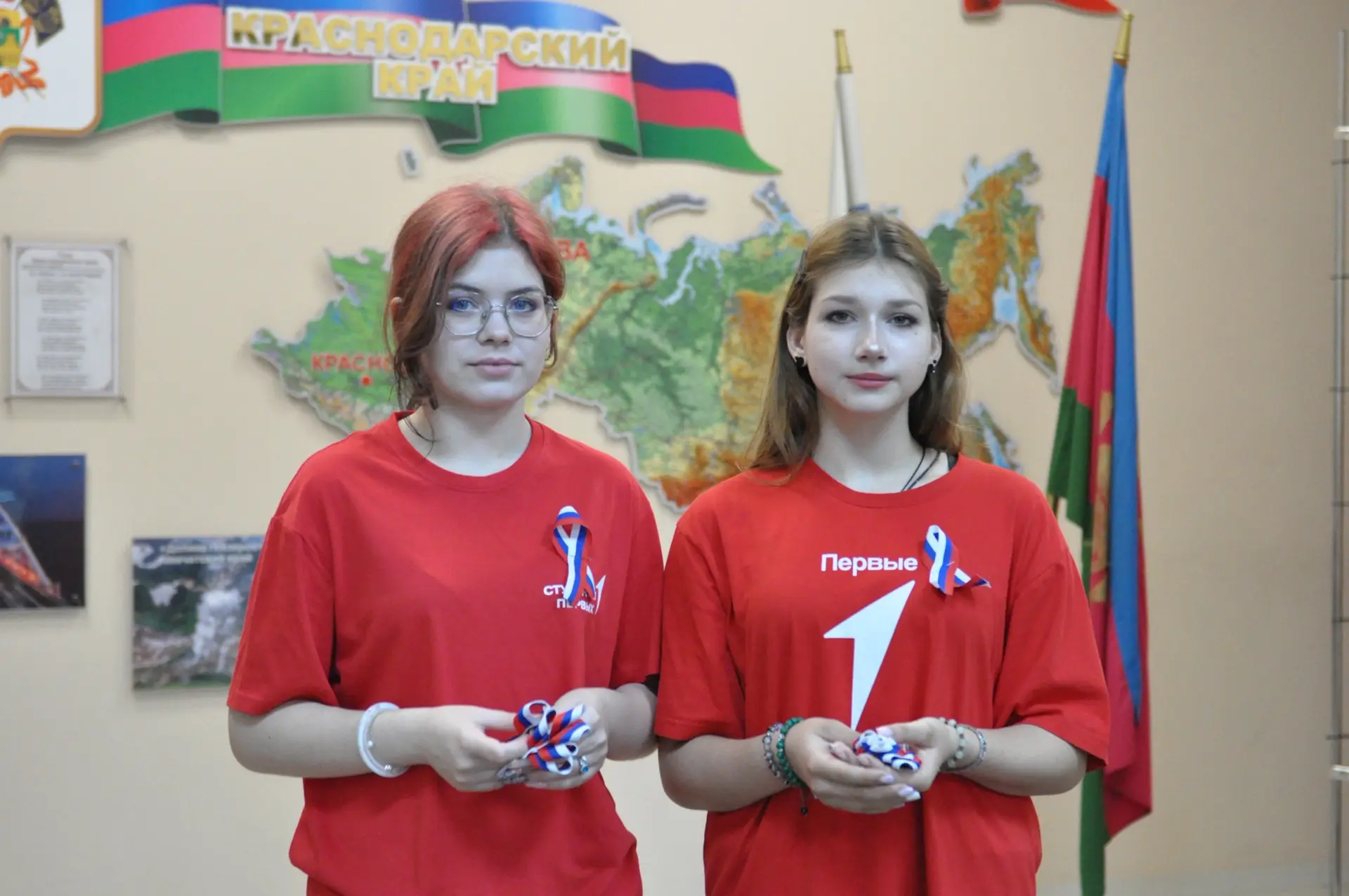 🇷🇺 В Краснодарском политехническом техникуме прошла патриотическая акция «Мой триколор»!

В преддв