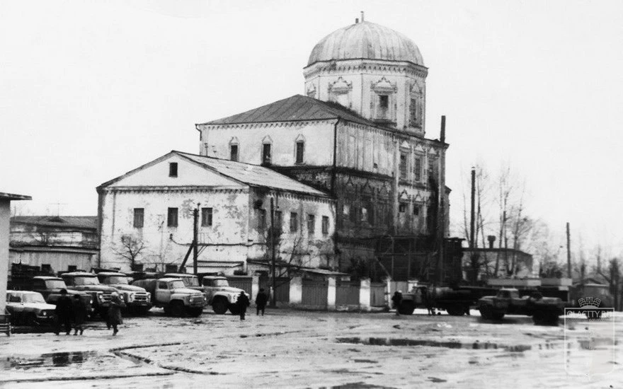 🌟Доброй ночи, друзья!   Храм Вознесения Господня в 1981 году.  Наш бот любит ваши новости: написать 
