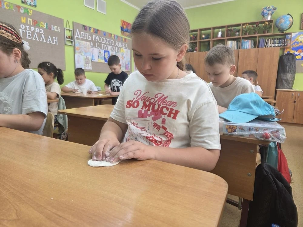 🎉 День друзей в нашем 
пришкольном лагере — это было по‑настоящему 
волшебно! ✨

Ребята не просто о
