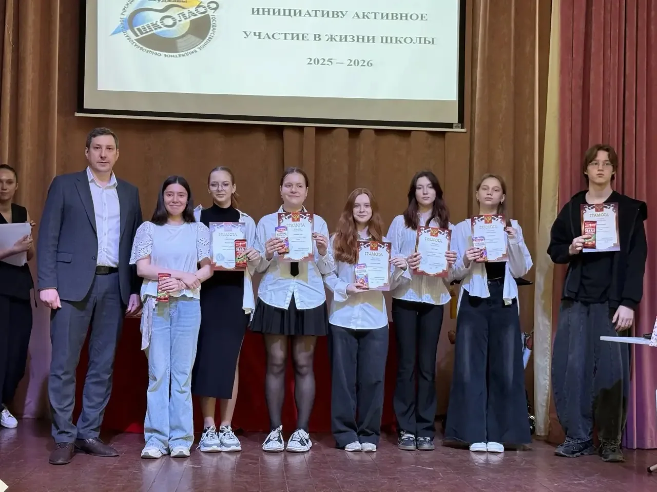 🎓 Торжественное подведение итогов года!   ❤️ Совсем недавно в стенах нашей школы царила атмосфера го