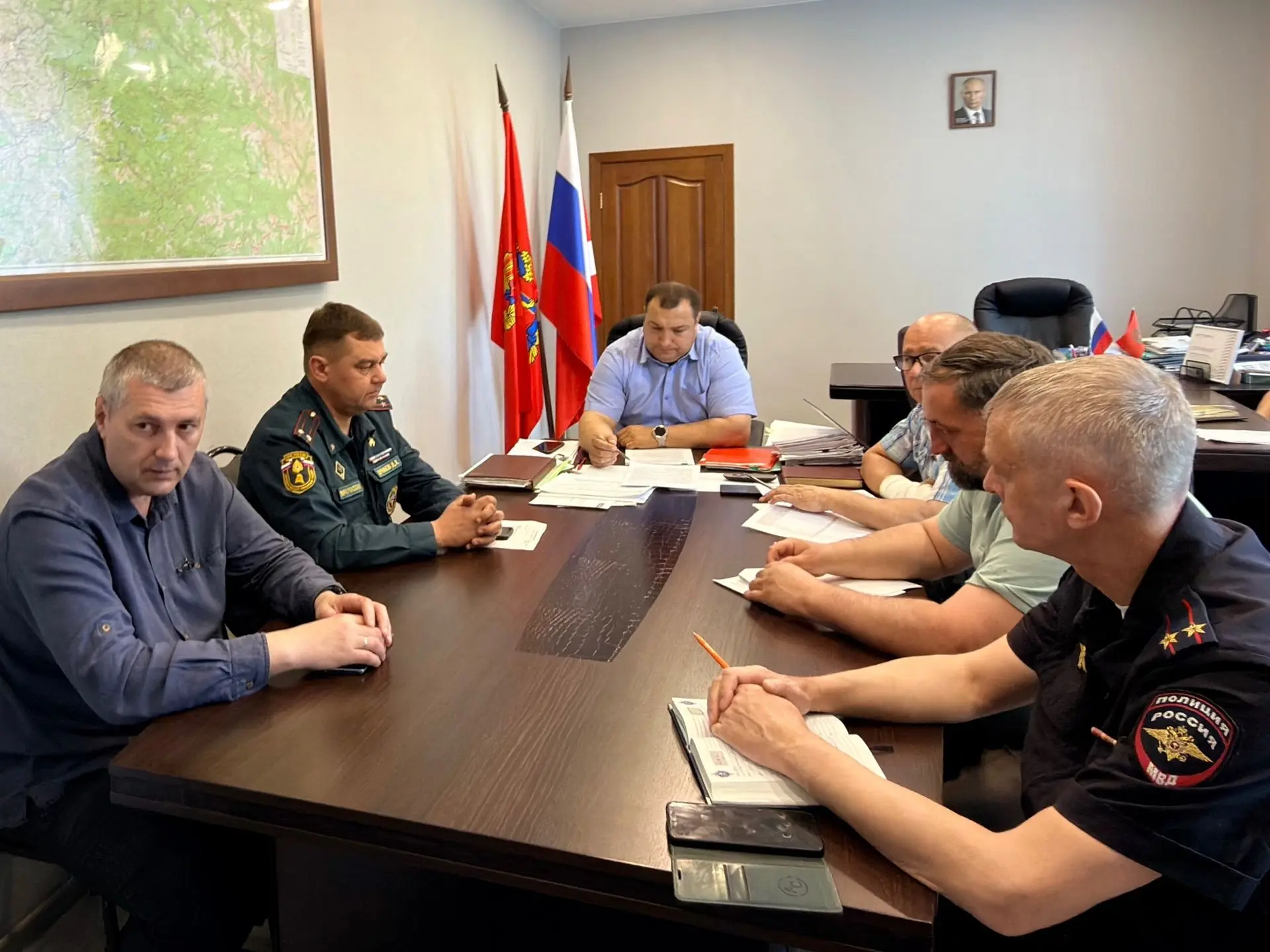 Сегодня вместе с коллегами принял участие в заседании оперативного штаба в режиме ВКС с...