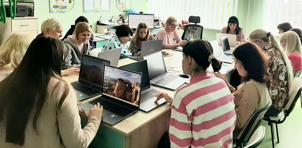 В рамках федерального проэкта "Формирование комфортной городской среды", педагоги нашег...