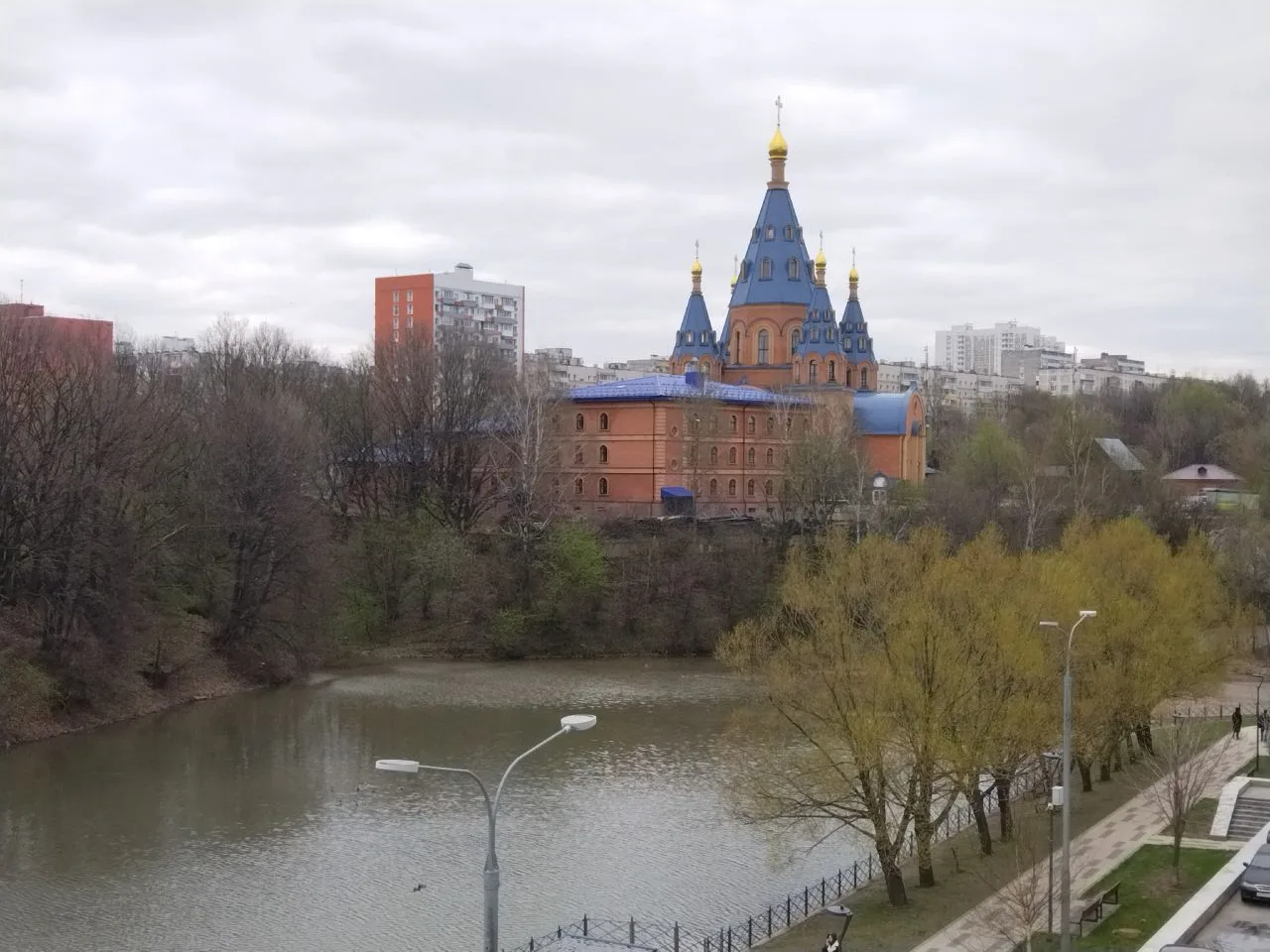 Хмурое апрельское утро в Северном Чертаново