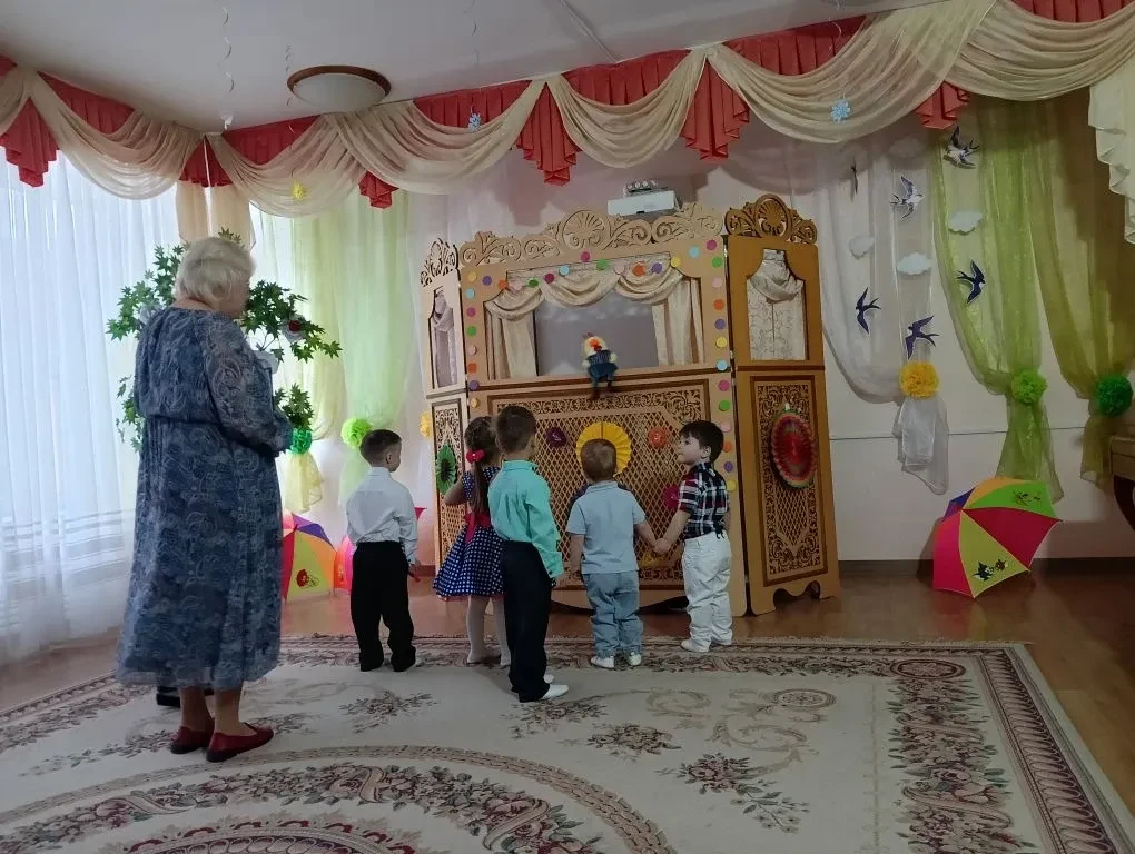 🌸 Нет ничего милее, чем наблюдать за детьми, когда они готовятся порадовать своих люби...