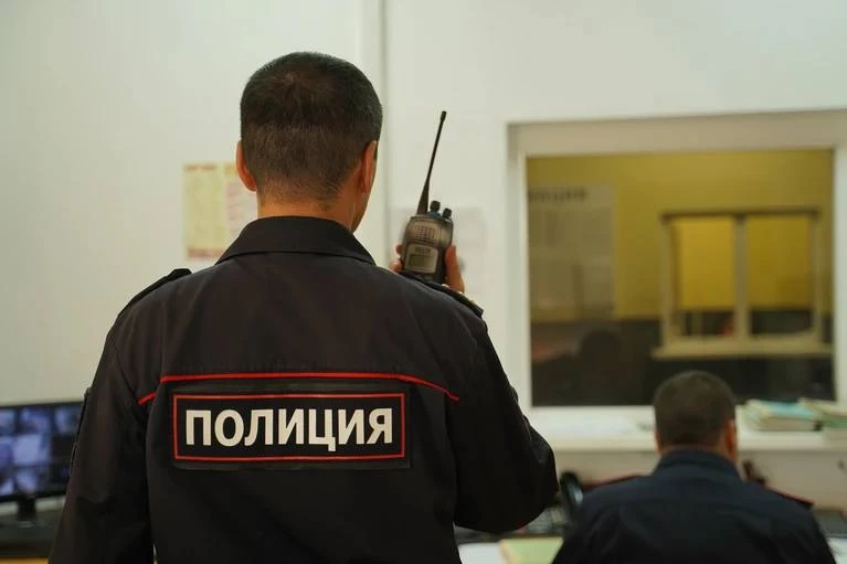 В районе Верхней Пышмы объявлен план «Перехват»: вооруженный мужчина открыл стрельбу по...