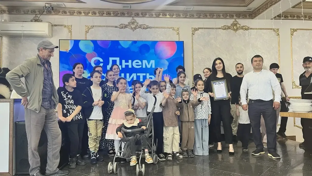 🎈 Праздник для 90 детей устроил Семейный МФЦ Минтруда Дагестана в Дербенте