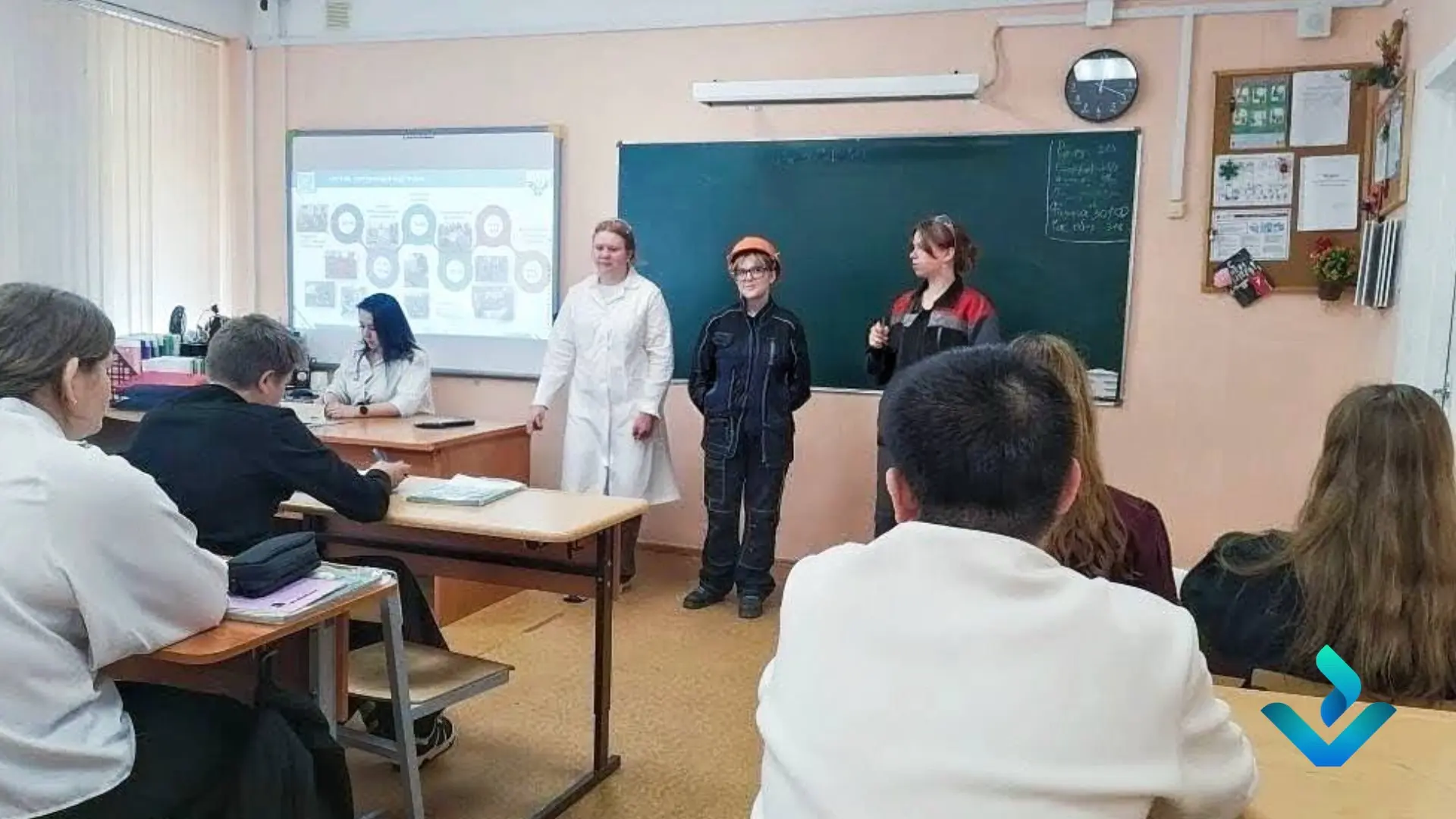 🎓 Студенты нашего колледжа на «Классной встрече»  Наши активисты провели «Классную встречу» с будущи