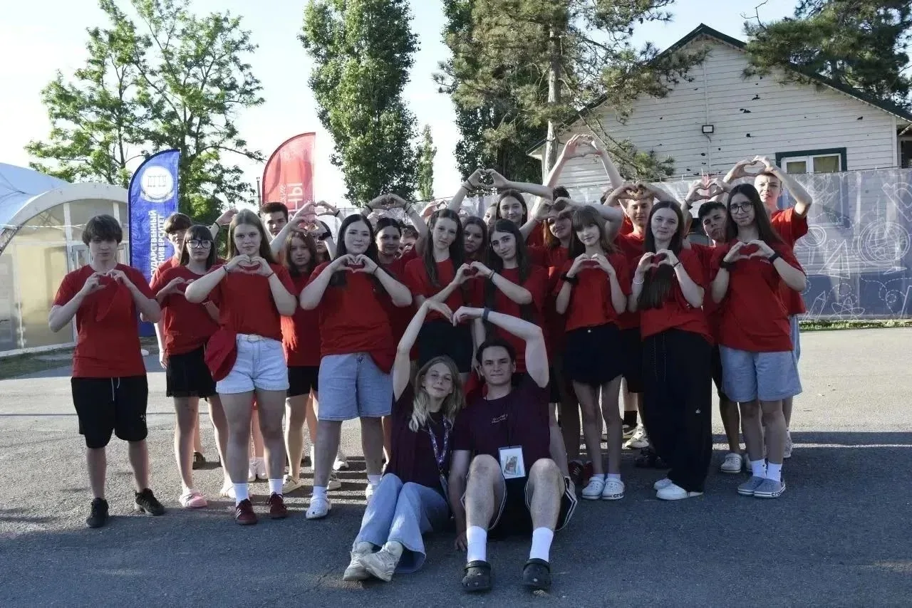 Лето, наполненное открытиями! ☀️

С 16 по 29 июня активисты Движения Первых нашей школы принимают уч