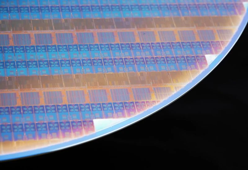 Intel может отказаться от «революционного» подвода питания с обратной стороны пластины,...
