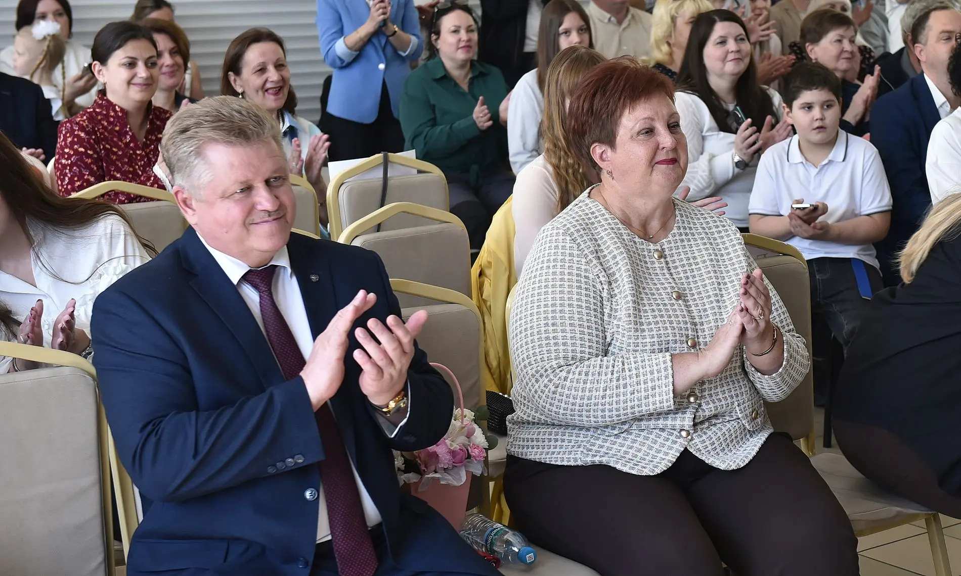 🛎В школах Барнаула прозвенели последние звонки  Сегодня, 26 мая, во всех общеобразовательных учрежде