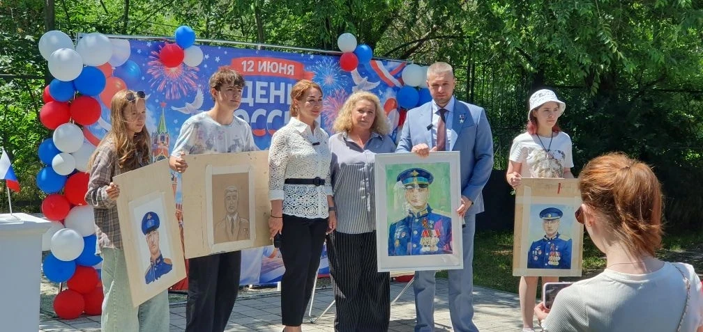 Юнармейцы нашей школы приняли участие во встрече с Героем России Манухиным Андреем Михайловичем, при