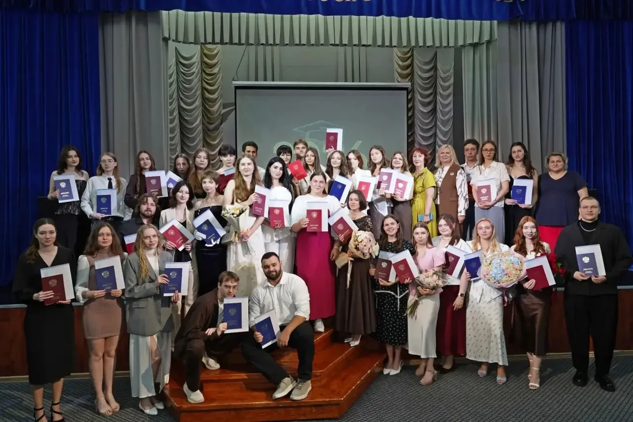 На факультете иностранных языков состоялось вручение дипломов!✨

"Этот день вы будете помнить всю жи