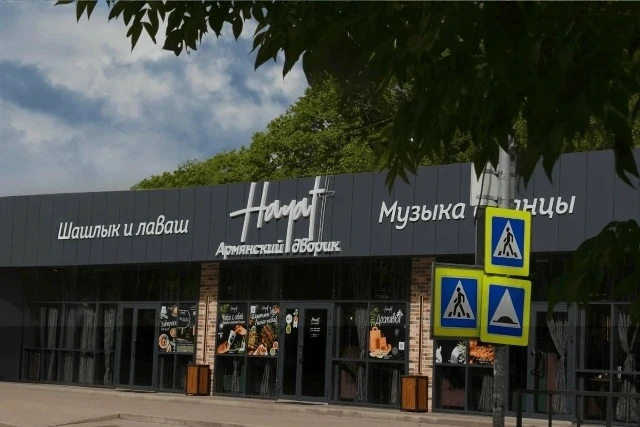 Кафе Hаyatt приглашает на работу уборщицу в центре города.

Мы предлагаем:

- оплату сразу после каж