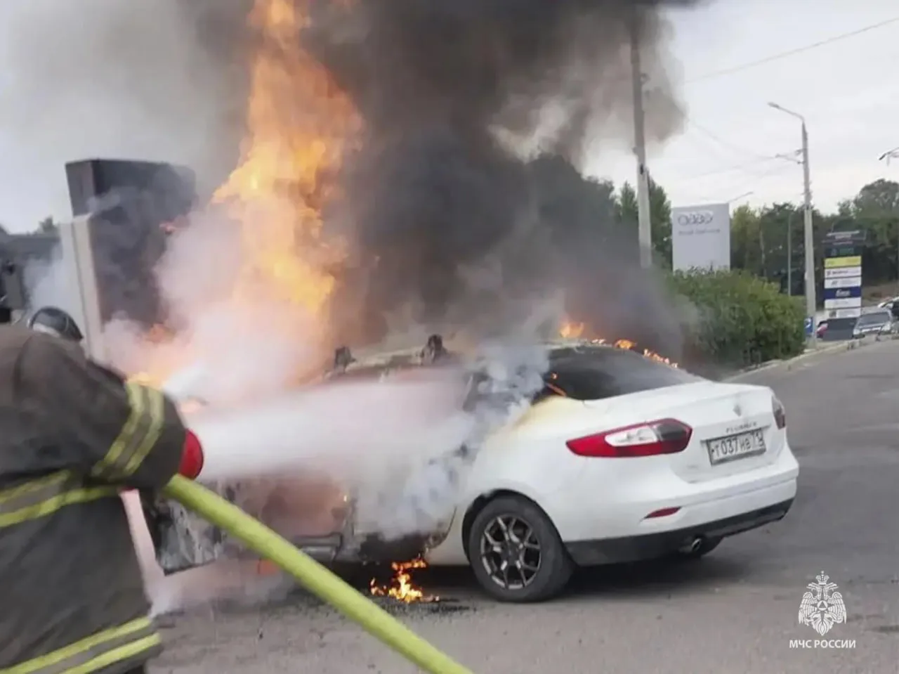 🚘Renault загорелся в Туле на Рязанке