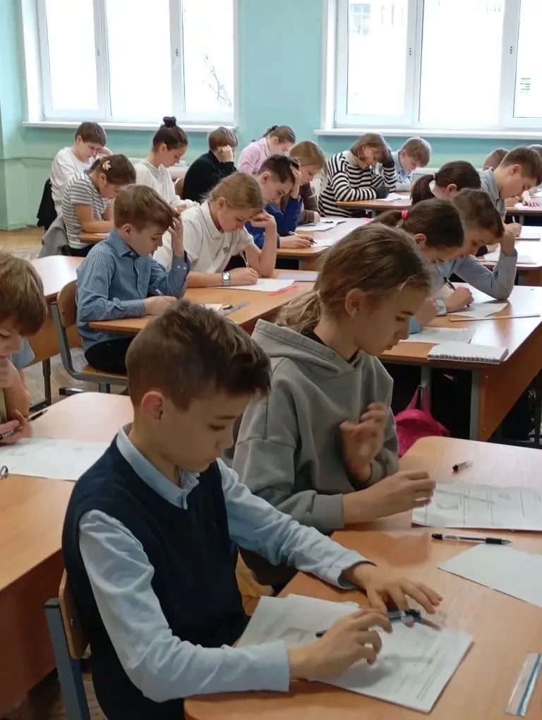 🧠 Будущие изобретатели у нас в школе!  Ученики 3–4 классов приняли участие в олимпиаде «Готов к жизн