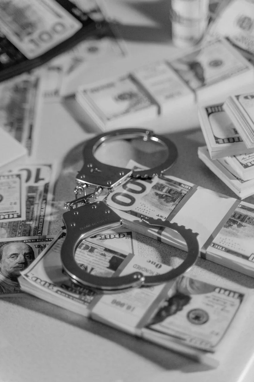 Когда в проект вливают миллиард, а руководителя сажают — это уже не просто фон. Это гро...