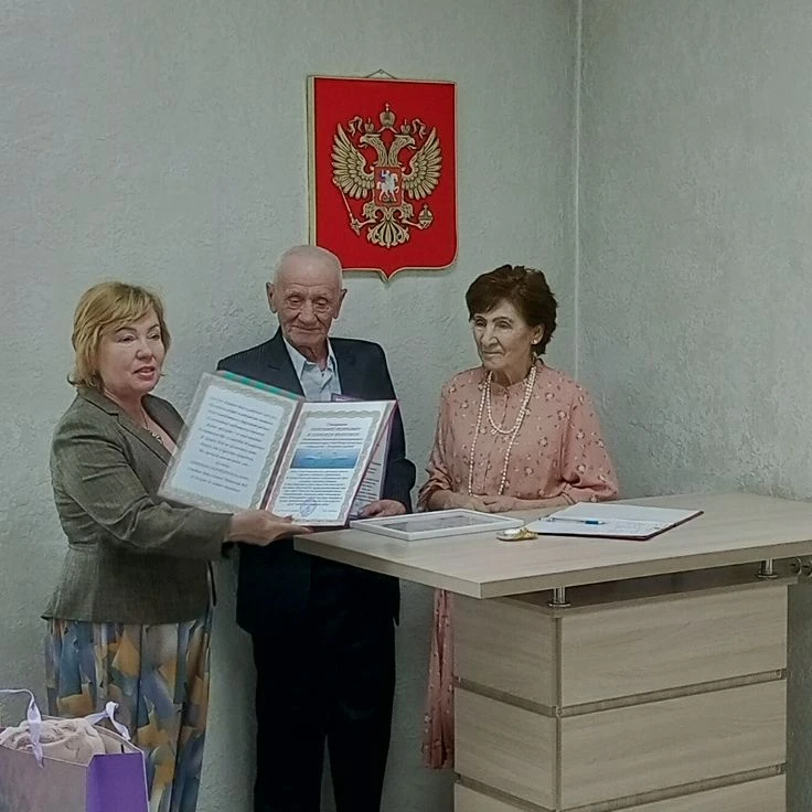 Изумрудный и золотой - два юбилея отметили читинцы Разумовы и Куликовы 
 
Отдел ЗАГС Ингодинского ра