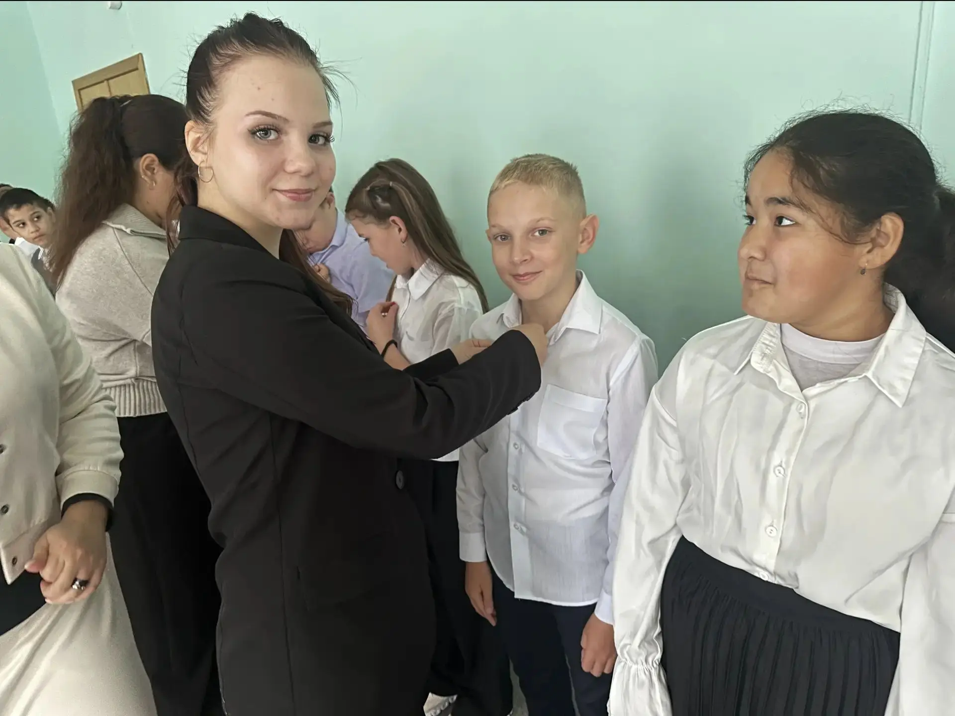 Сегодня в нашей школе произошло по-настоящему важное и волнительное событие — учащиеся ...